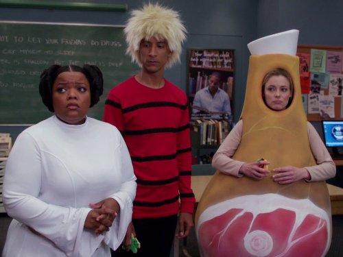 Still of Yvette Nicole Brown, Gillian Jacobs and Danny Pudi in Community (2009)