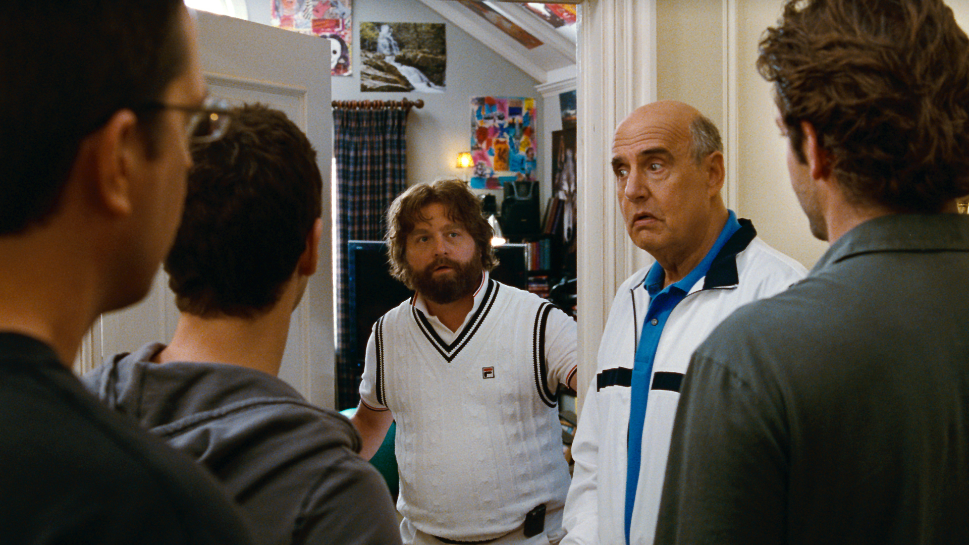 Still of Jeffrey Tambor, Justin Bartha and Zach Galifianakis in Pagirios Tailande (2011)