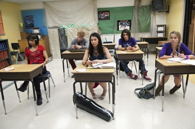 Still of Adam Hicks, Bridgit Mendler, Blake Michael, Hayley Kiyoko and Naomi Scott in Lemonade Mouth (2011)