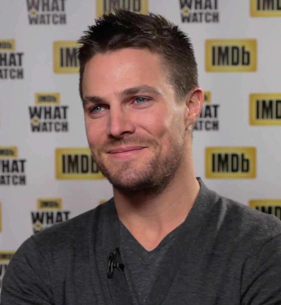 Still of Stephen Amell in IMDb: What to Watch (2013)