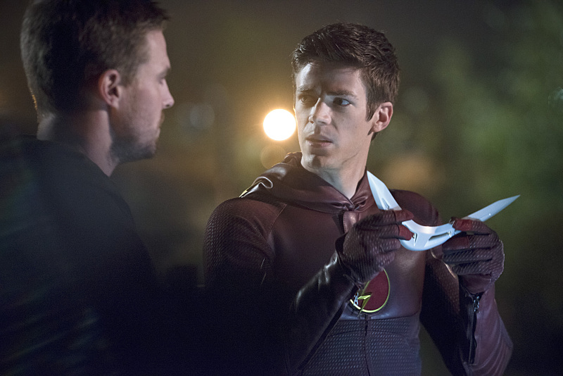 Still of Stephen Amell and Grant Gustin in The Flash (2014)