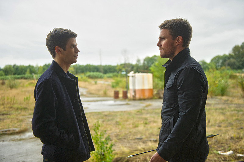 Still of Stephen Amell and Grant Gustin in The Flash (2014)