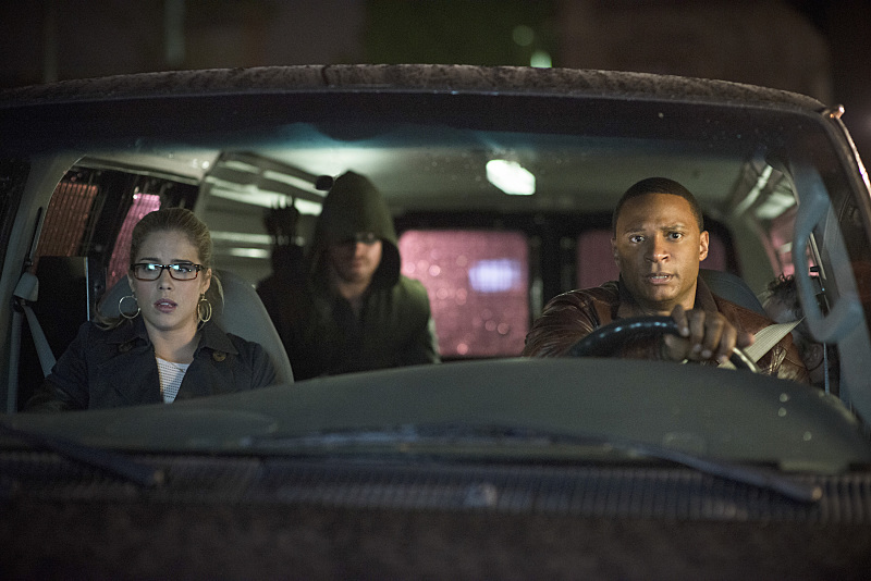 Still of David Ramsey, Stephen Amell and Emily Bett Rickards in Strele (2012)