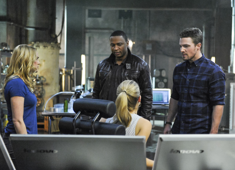 Still of David Ramsey, Stephen Amell, Caity Lotz and Emily Bett Rickards in Strele (2012)