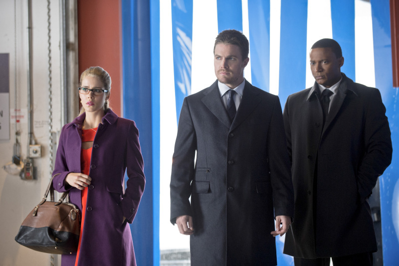 Still of David Ramsey, Stephen Amell and Emily Bett Rickards in Strele (2012)