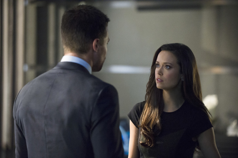 Still of Summer Glau and Stephen Amell in Strele (2012)