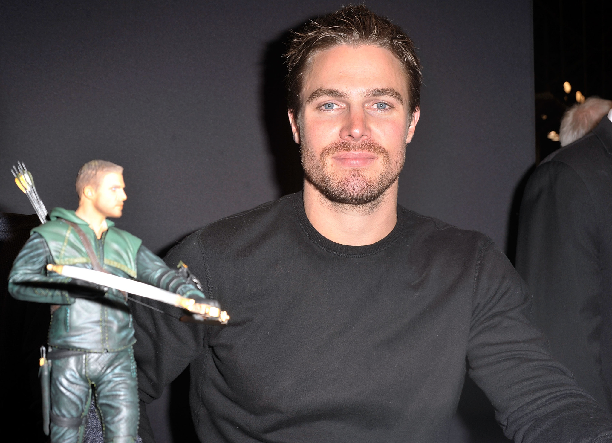 Stephen Amell at event of Strele (2012)