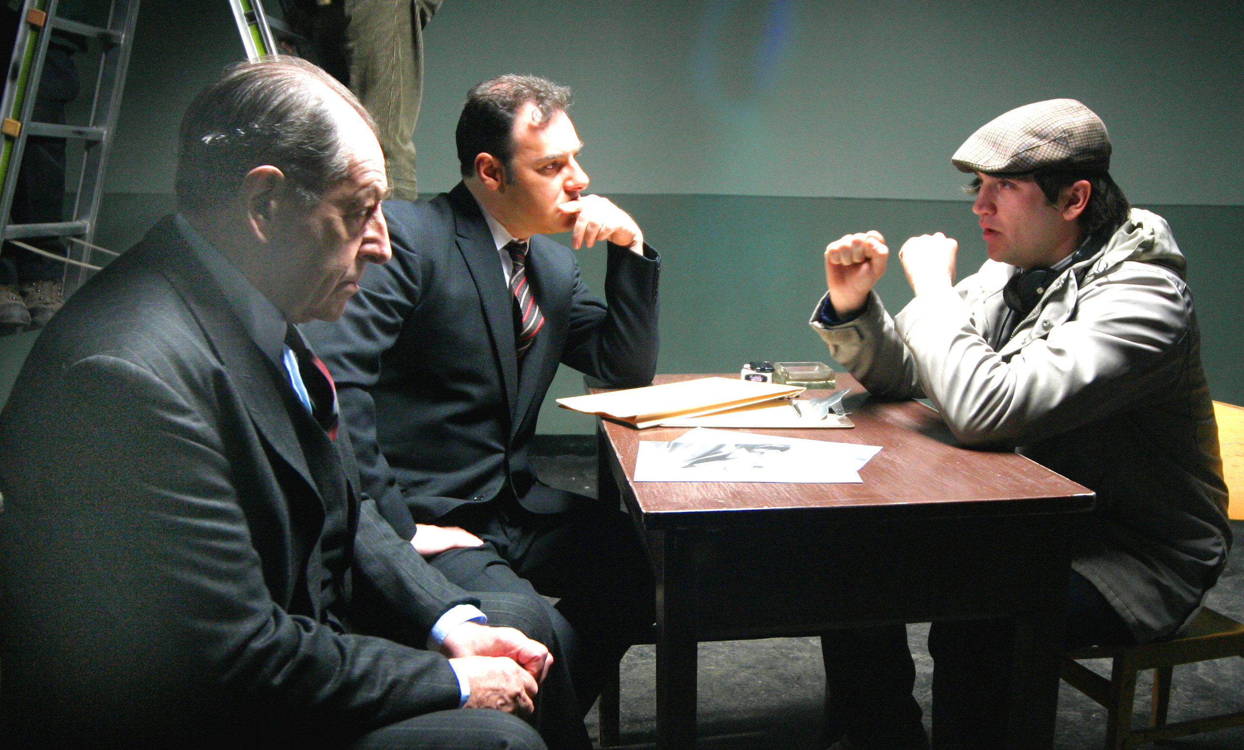Reg Traviss discusses scene with Sean Chapman and Bernard Kay on set (2005)
