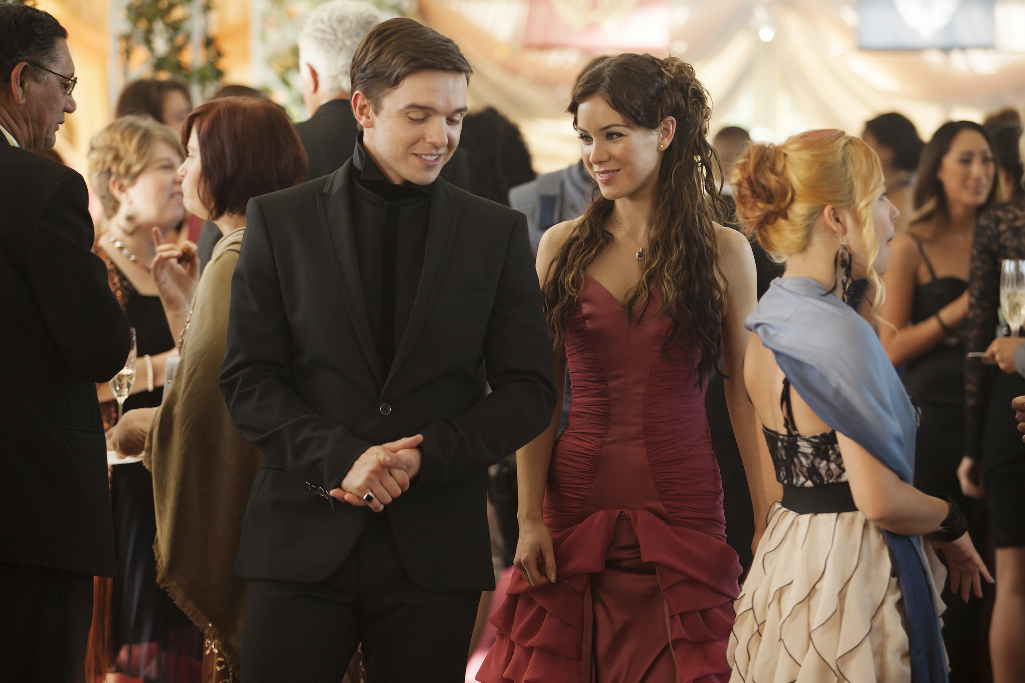 Still of Roxanne McKee and Luke Gale in Dominion (2014)