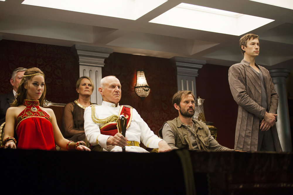 Still of Alan Dale, Langley Kirkwood, Tom Wisdom and Roxanne McKee in Dominion (2014)