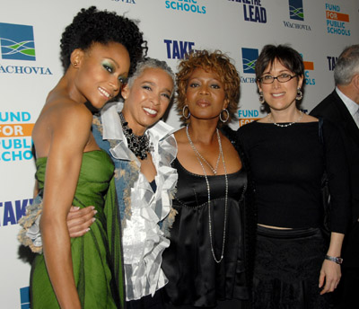 Alfre Woodard, Dianne Houston, Diane Nabatoff and Yaya DaCosta at event of Take the Lead (2006)