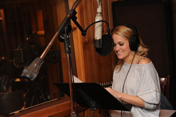Still of Carrie Underwood in The Sound of Music Live! (2013)
