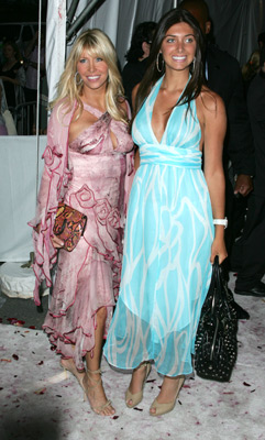 Lisa Gastineau and Brittny Gastineau at event of Wedding Crashers (2005)