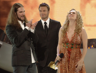 Ryan Seacrest, Carrie Underwood and Bo Bice at event of American Idol: The Search for a Superstar (2002)