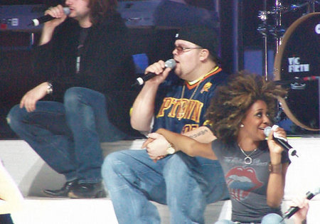 Scott performing - American Idol 4 Tour, Syracuse, NY, 09-10-05!