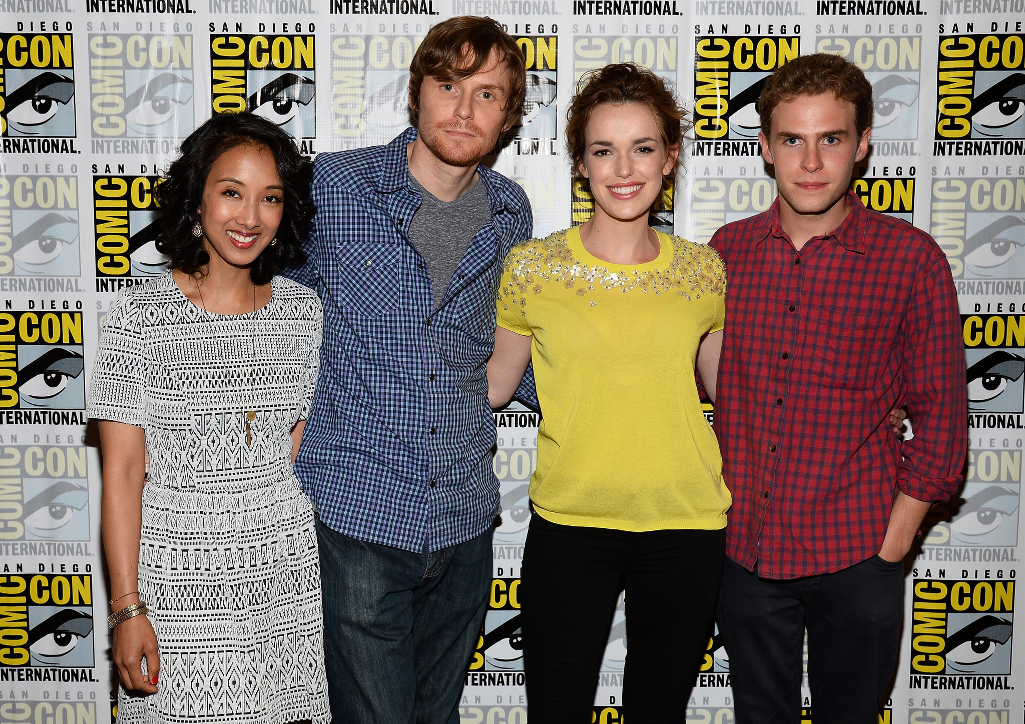 Iain De Caestecker, Maurissa Tancharoen, Jed Whedon and Elizabeth Henstridge at event of Agents of S.H.I.E.L.D. (2013)