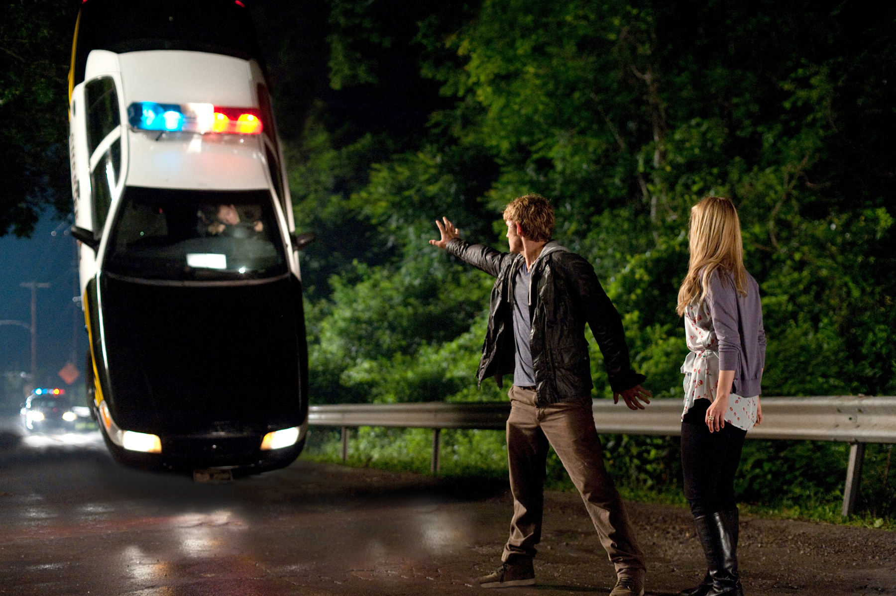 Still of Alex Pettyfer and Dianna Agron in Mano numeris ketvirtas (2011)