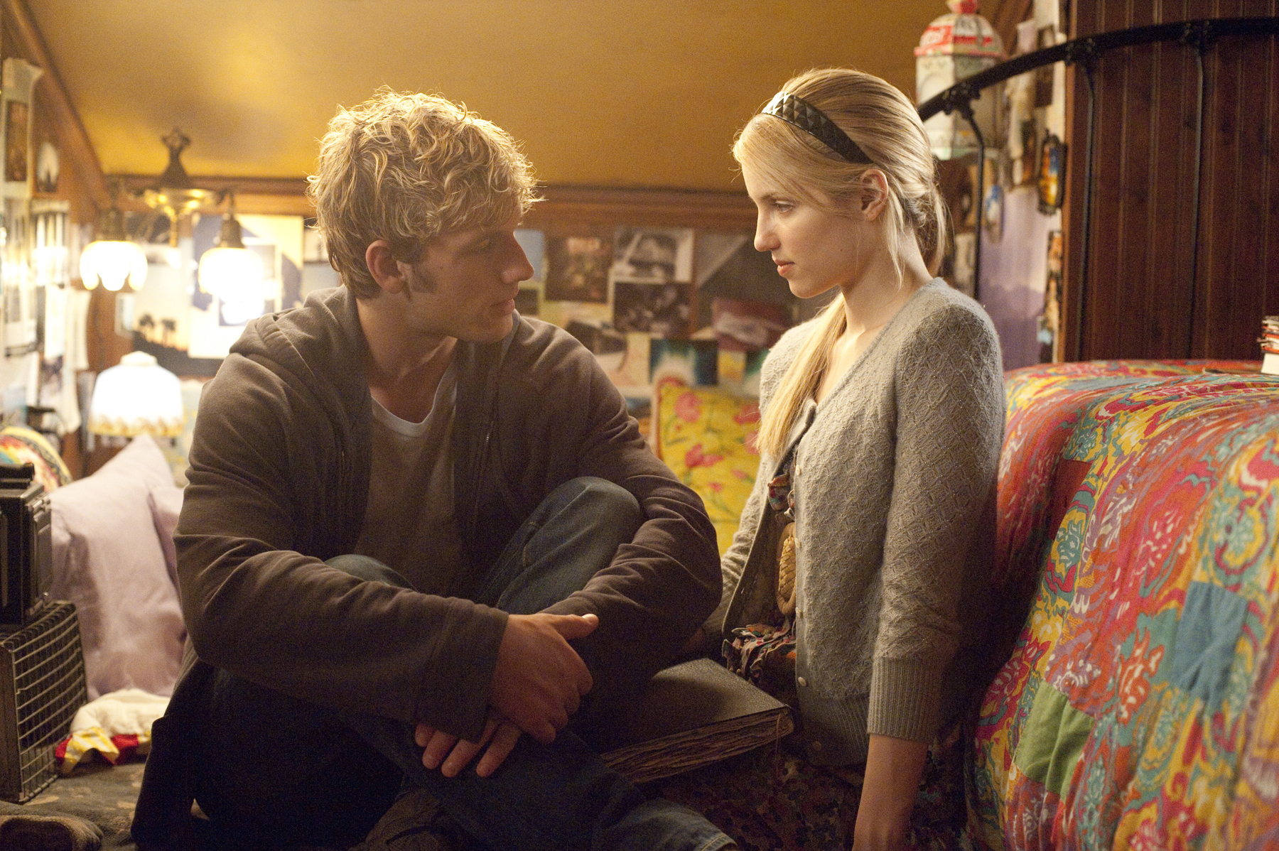 Still of Alex Pettyfer and Dianna Agron in Mano numeris ketvirtas (2011)