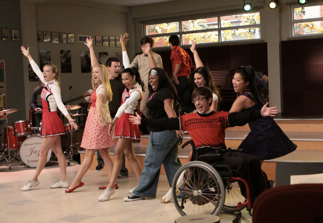 Still of Lea Michele, Naya Rivera, Harry Shum Jr., Cory Monteith, Dianna Agron, Chris Colfer, Jenna Ushkowitz, Amber Riley and Heather Morris in Glee (2009)