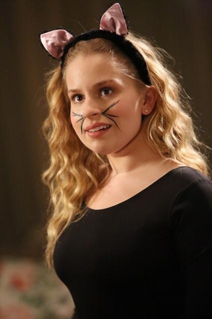 Still of Allie Grant in Suburgatory (2011)