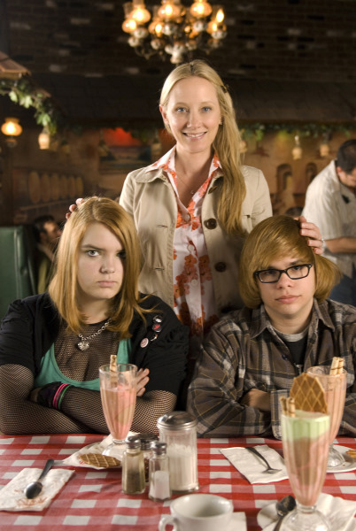 Still of Anne Heche, Charlie Saxton and Sianoa Smit-McPhee in Hung (2009)