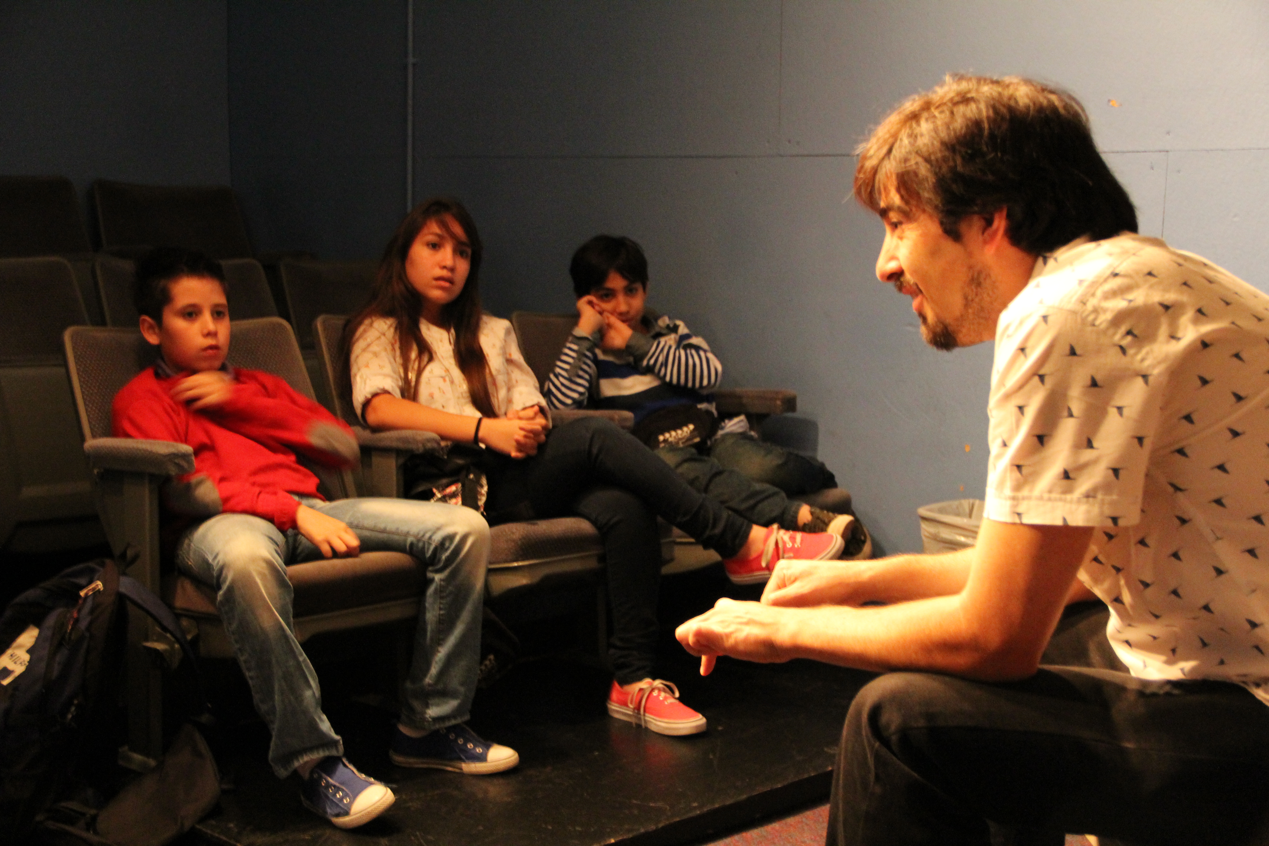 Pedro Araneda teaching teenagers about the film industry.