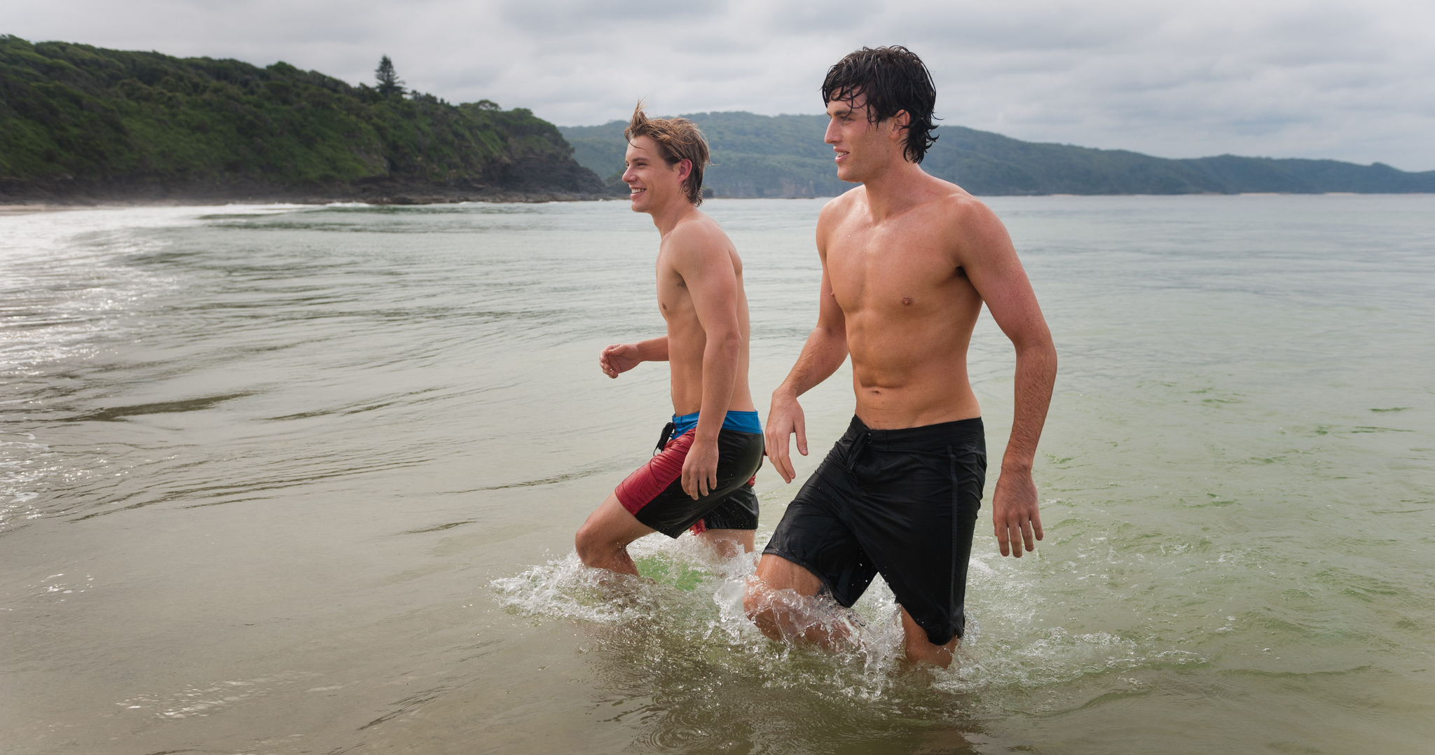 Still of Xavier Samuel and James Frecheville in Perfect Mothers (2013)
