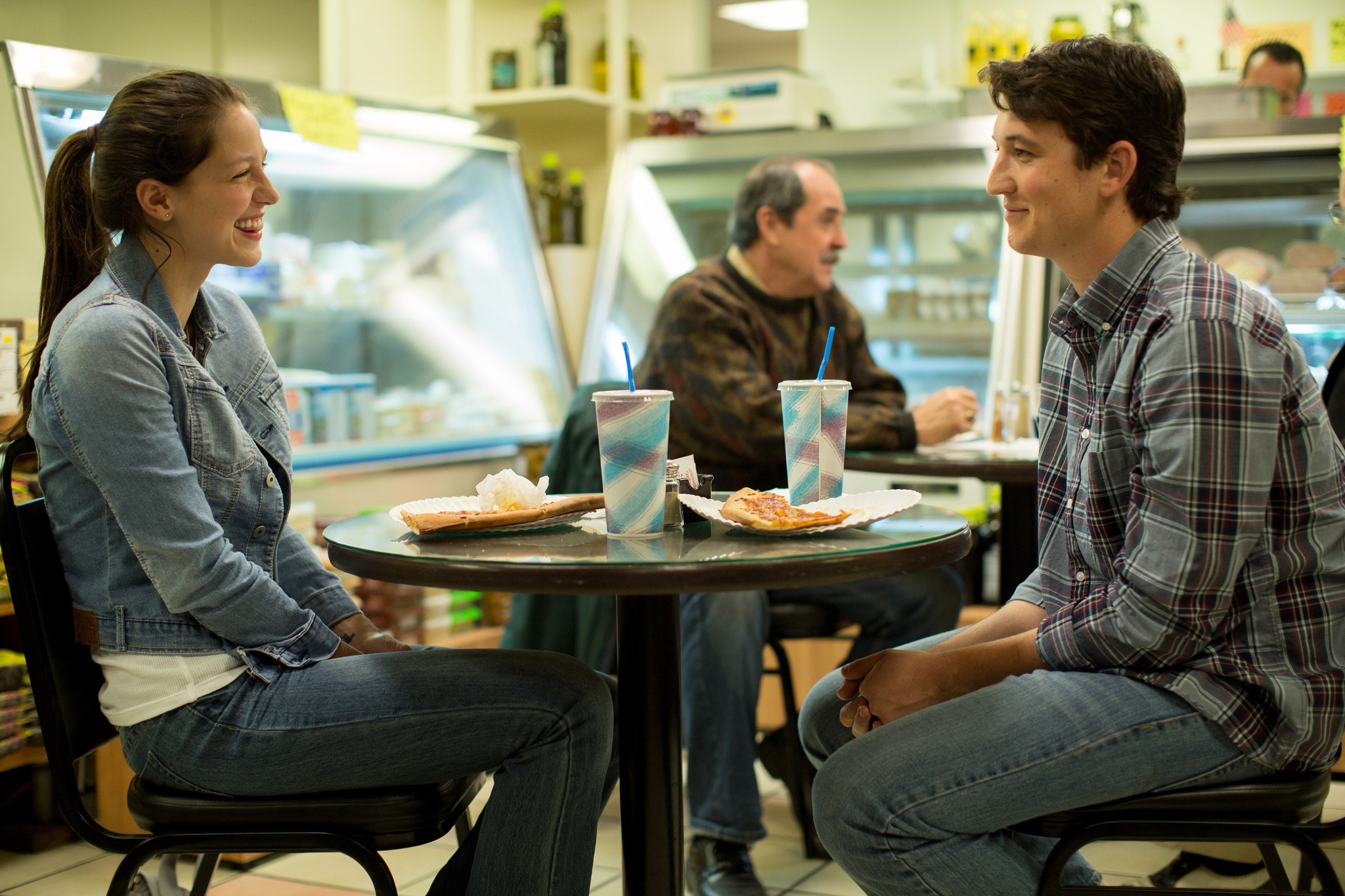 Still of Miles Teller and Melissa Benoist in Atkirtis (2014)