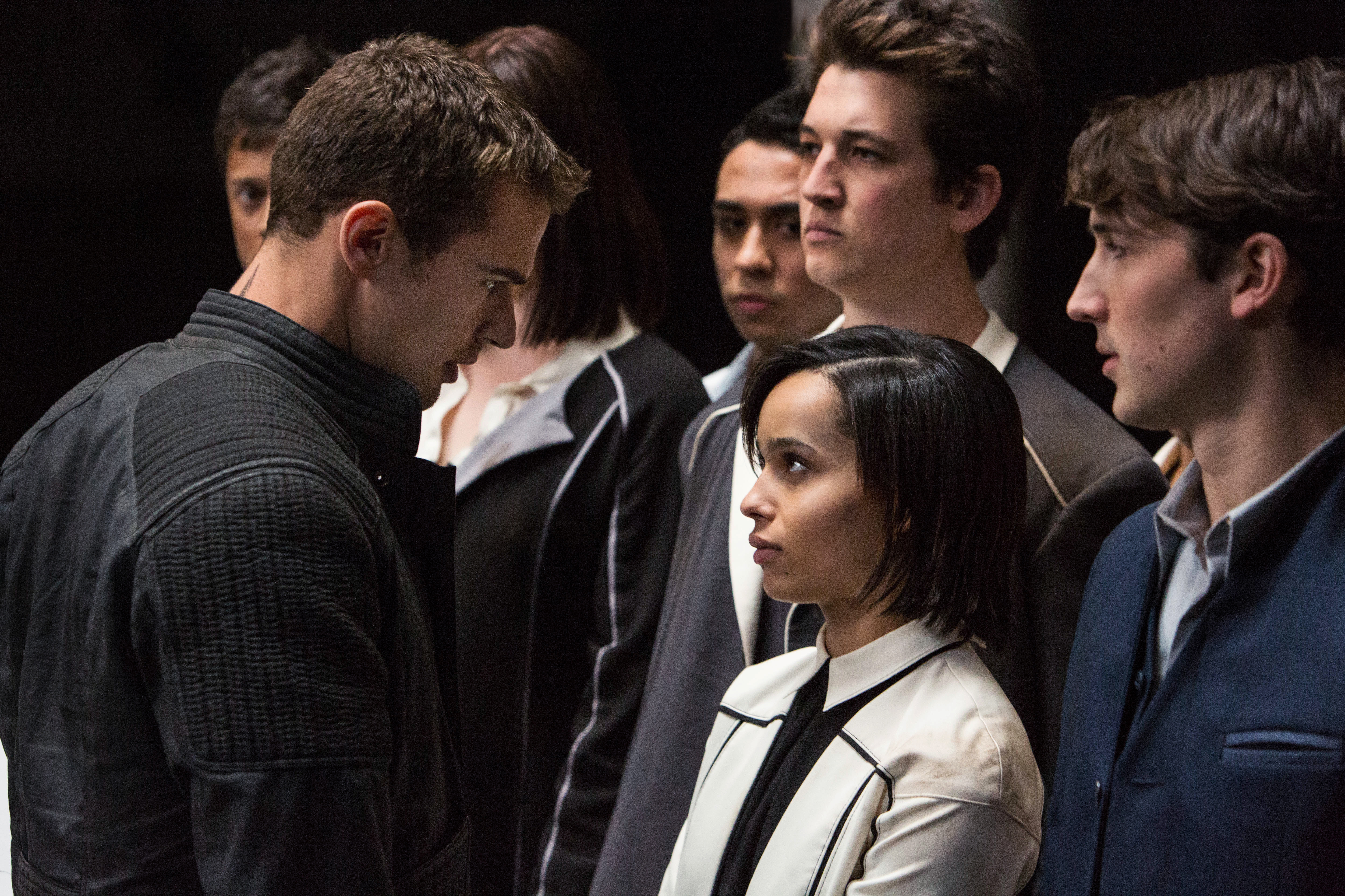 Still of Miles Teller, Zoë Kravitz and Theo James in Divergente (2014)