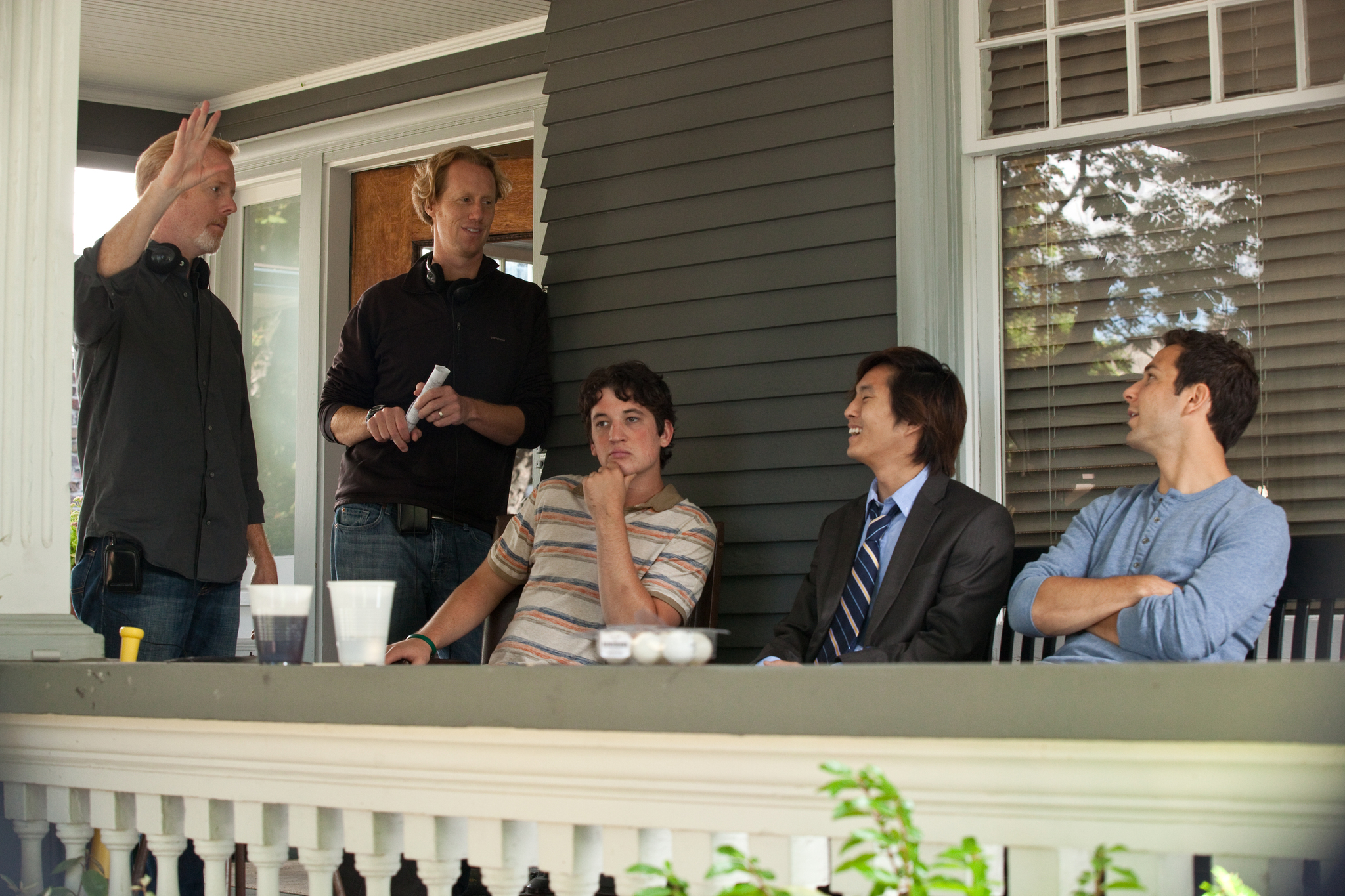 Still of Jon Lucas, Scott Moore, Miles Teller, Justin Chon and Skylar Astin in Gimtadienis (2013)