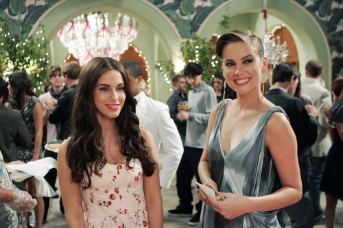 Still of Jessica Stroup and Jessica Lowndes in 90210 (2008)