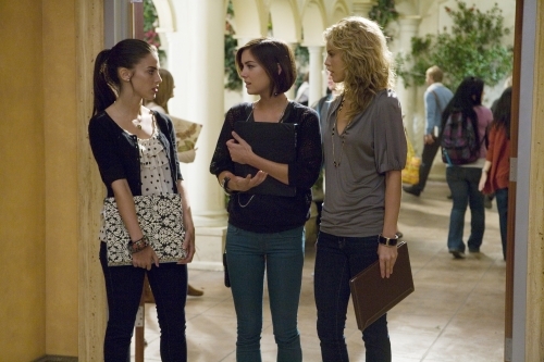 Still of AnnaLynne McCord, Jessica Stroup and Jessica Lowndes in 90210 (2008)