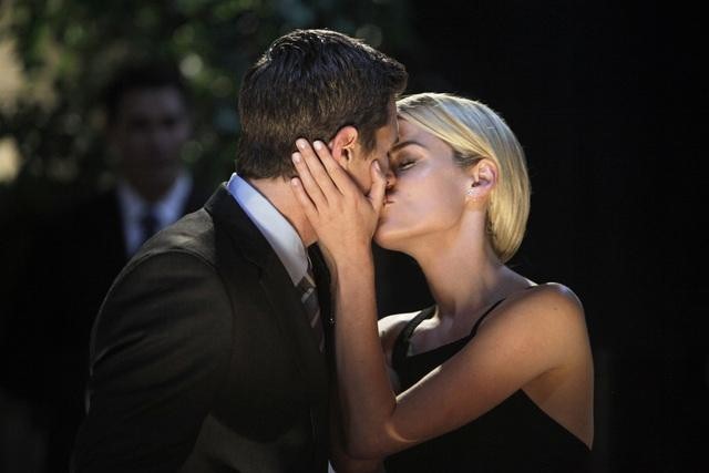 Still of Rachael Taylor and Dave Annable in 666 Park Avenue (2012)