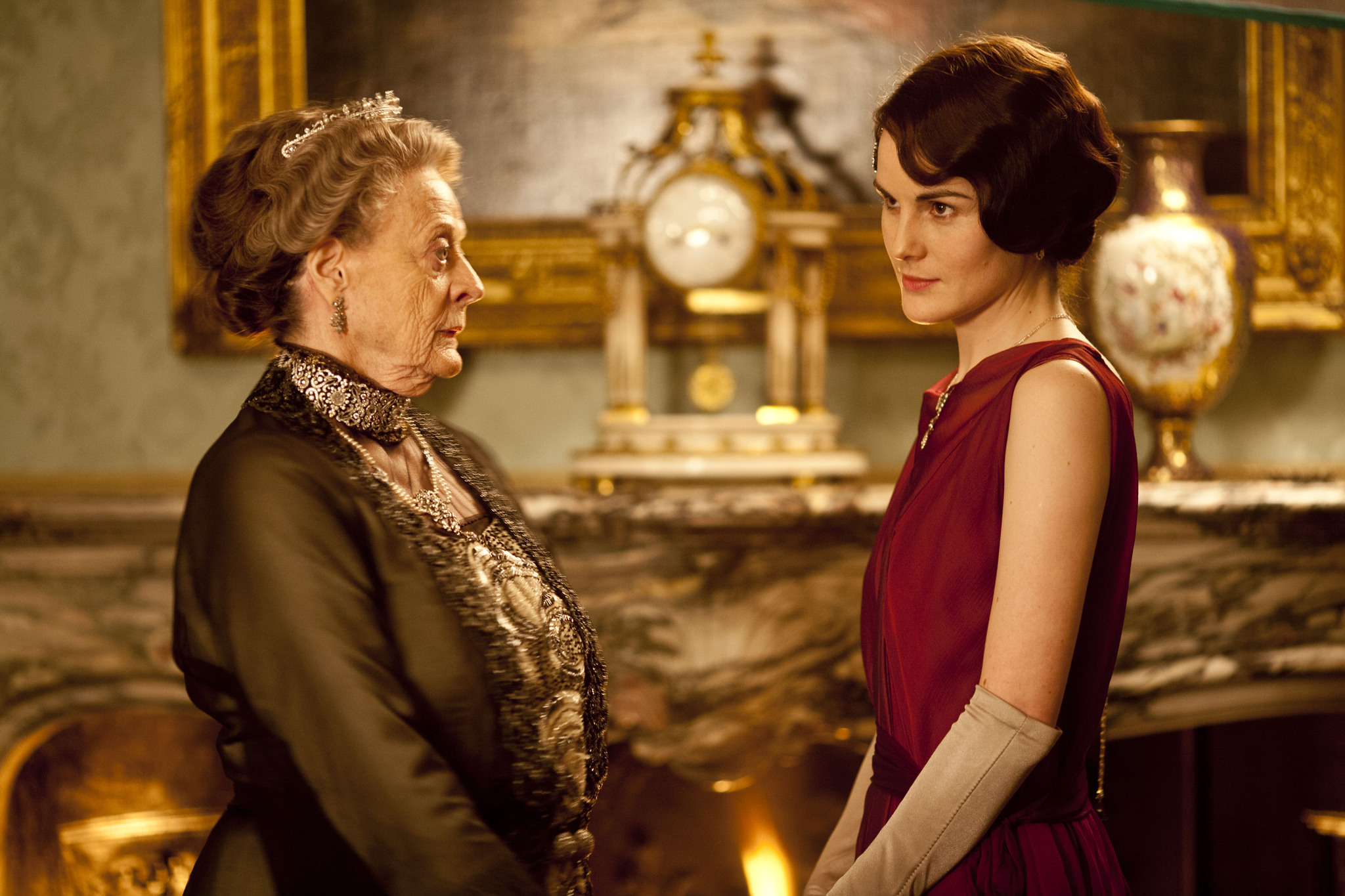 Still of Maggie Smith and Michelle Dockery in Downton Abbey (2010)