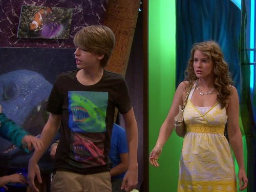 Still of Cole Sprouse and Linsey Godfrey in The Suite Life on Deck (2008)