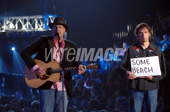 Jeff Daniels and Bret Calvert perform at the 2005 CMT Awards