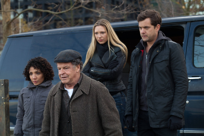 Still of Joshua Jackson, John Noble, Anna Torv and Jasika Nicole in Ties riba (2008)