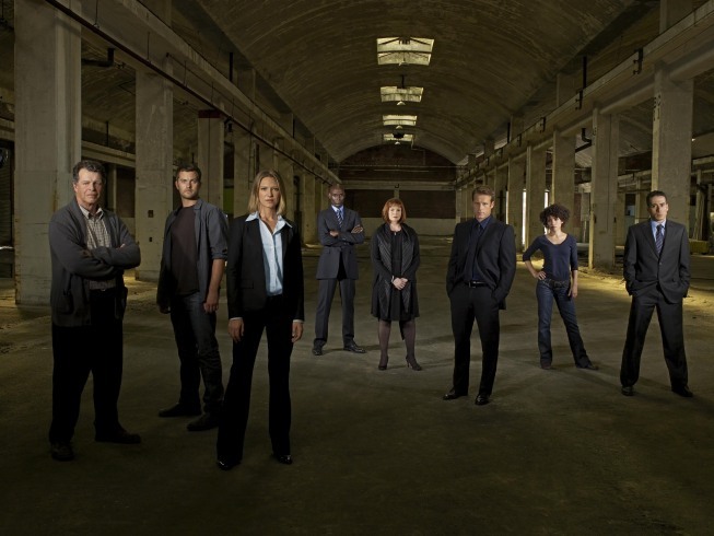 Still of Blair Brown, Joshua Jackson, Kirk Acevedo, John Noble, Lance Reddick, Mark Valley, Anna Torv and Jasika Nicole in Ties riba (2008)