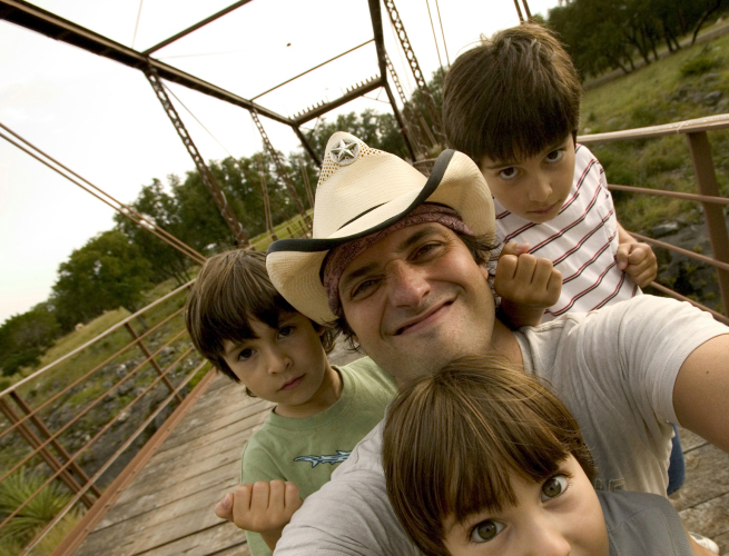 Still of Robert Rodriguez, Racer Rodriguez, Rocket Rodriguez and Rebel Rodriguez in Shorts (2009)