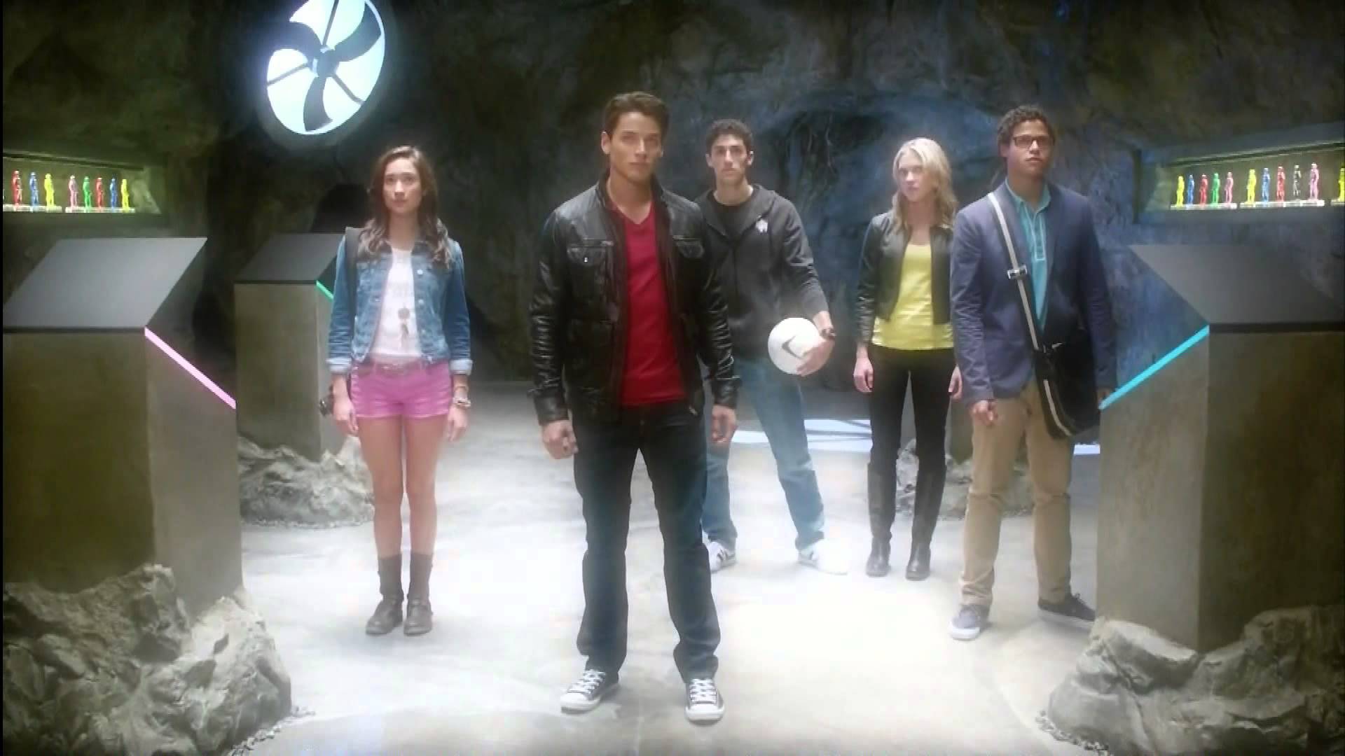 Christina Masterson as Emma Goodall and rest of main cast in 'Power Rangers Megaforce'