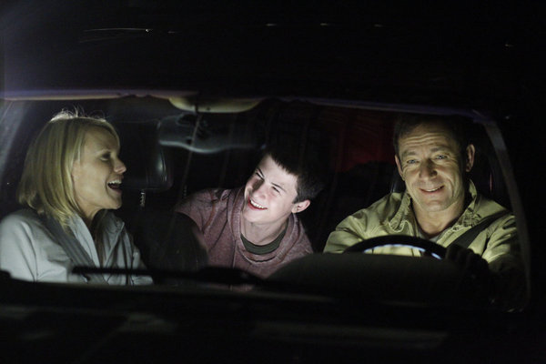 Still of Jason Isaacs, Laura Allen and Dylan Minnette in Awake (2012)