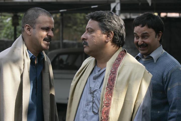 Still of Manoj Bajpayee, Tigmanshu Dhulia and Piyush Mishra in Gangs of Wasseypur (2012)