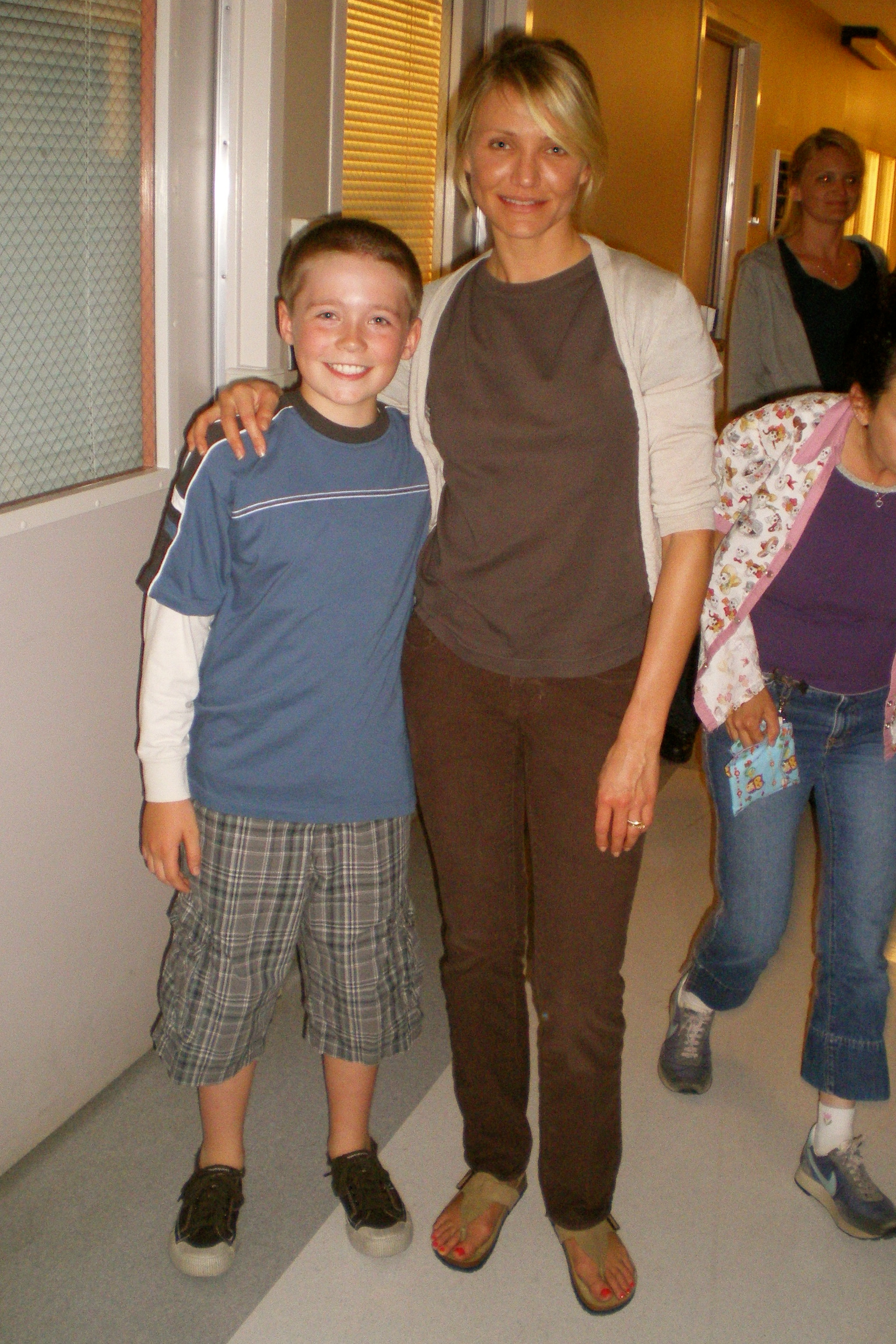 Brennan Bailey and Cameron Diaz on the set of My Sister's Keeper