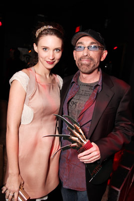 Jackie Earle Haley and Rooney Mara at event of Kosmaras Guobu gatveje (2010)