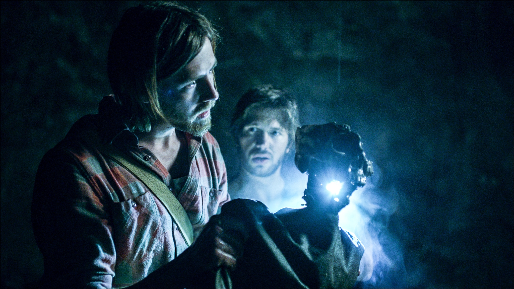 Still of Nicolai Cleve Broch and Pål Sverre Hagen in Gåten Ragnarok (2013)