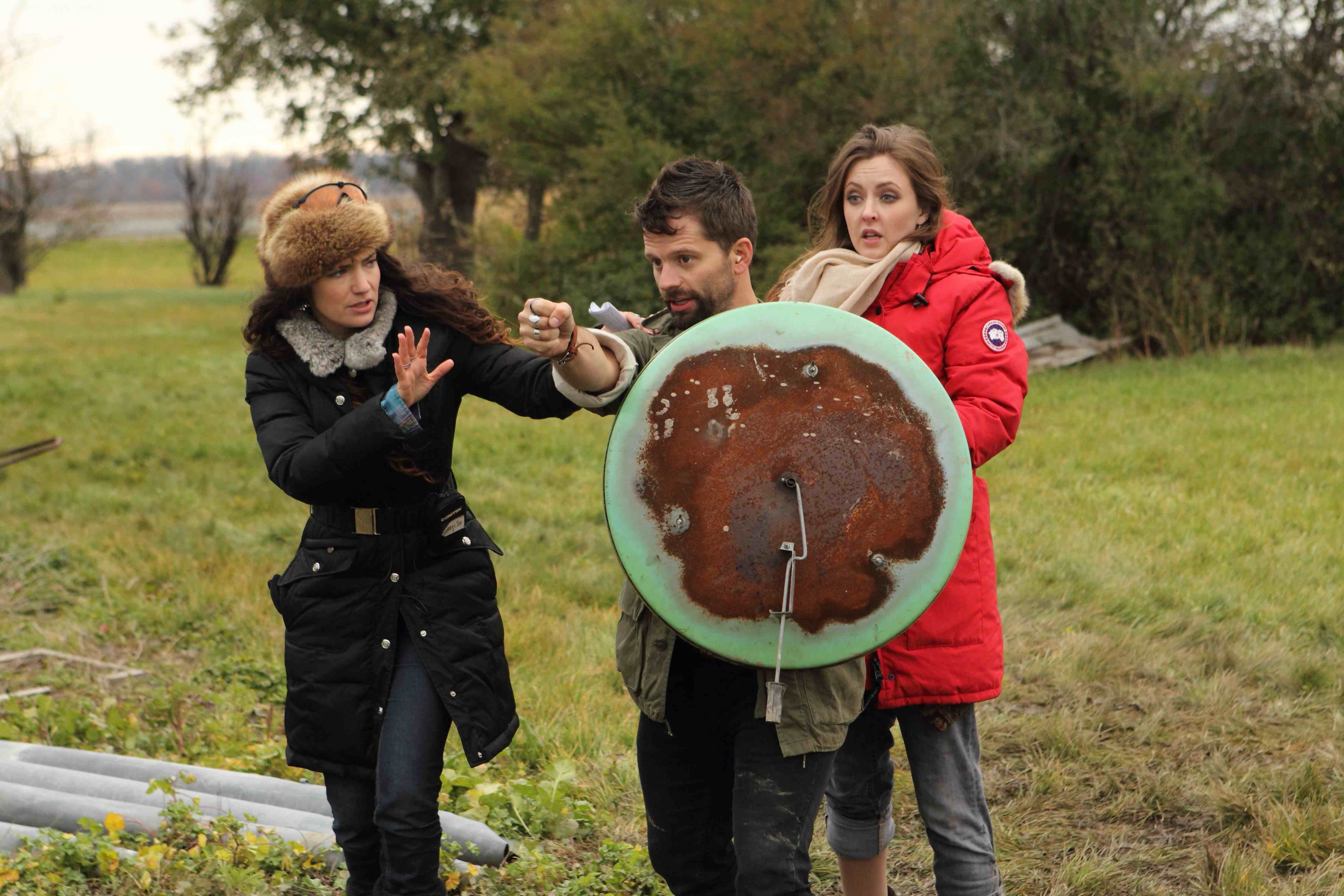 April Mullen, Tim Doiron and Katharine Isabelle on the set of 88.