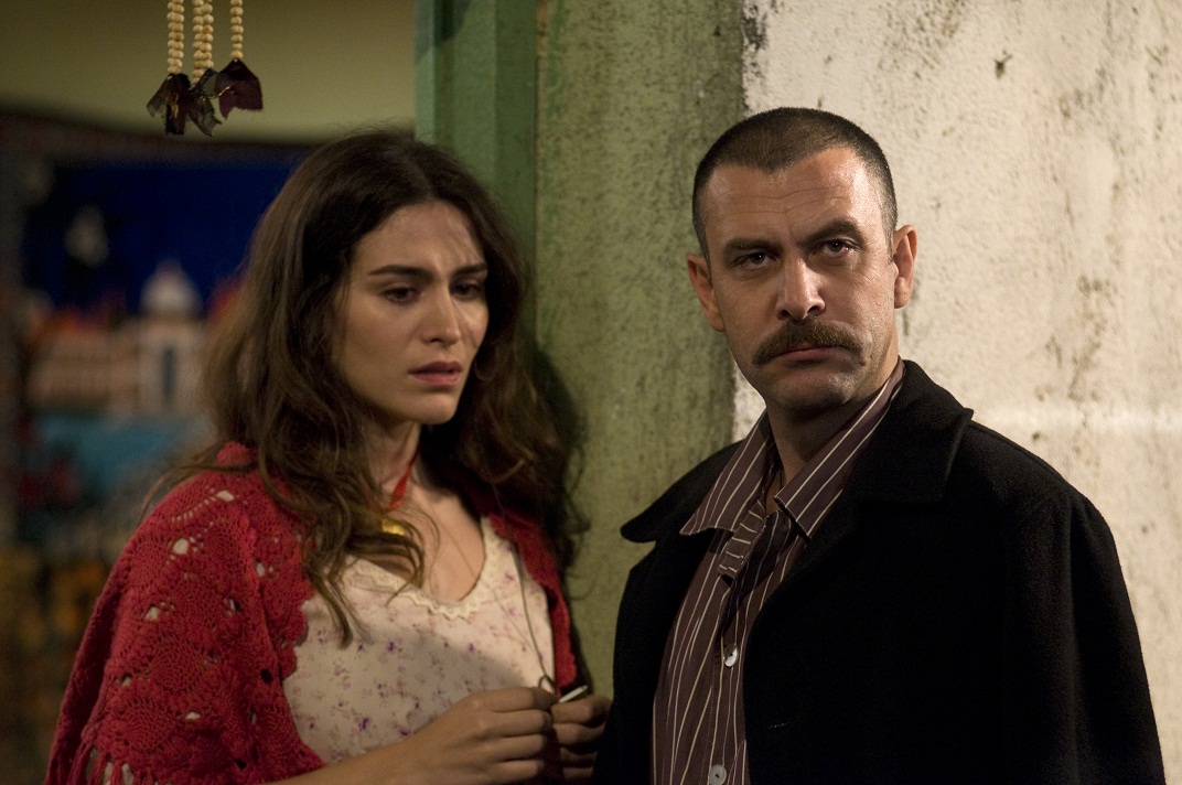 Nejat Isler and Belçim Bilgin in Kesanli Ali Destani (2011)