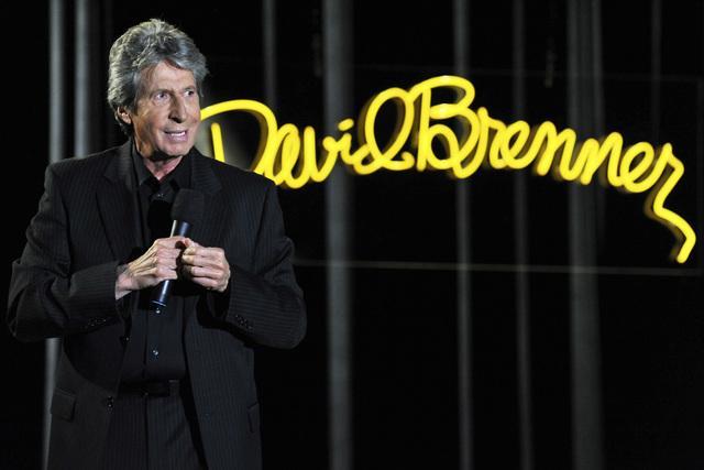 Still of David Brenner in Moderni seima (2009)