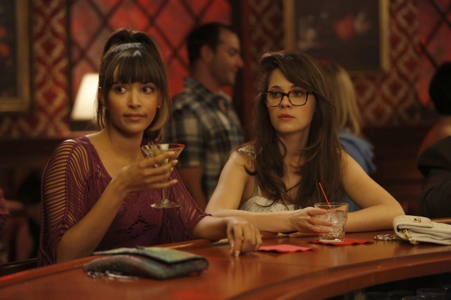 Still of Zooey Deschanel and Hannah Simone in New Girl (2011)