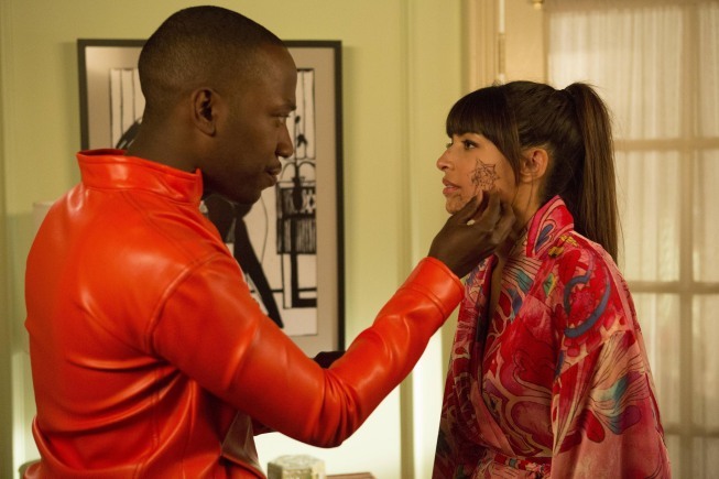 Still of Hannah Simone and Lamorne Morris in New Girl (2011)